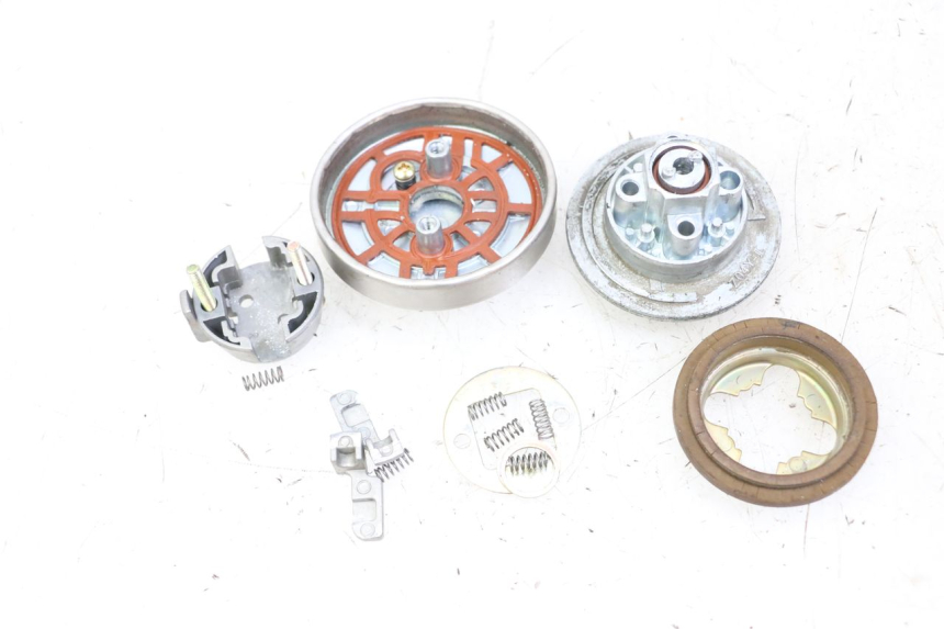 photo de FUEL TANK CAP KEEWAY K-LIGHT KLIGHT 125 (2018 - 2025) - Zoom on usage condition