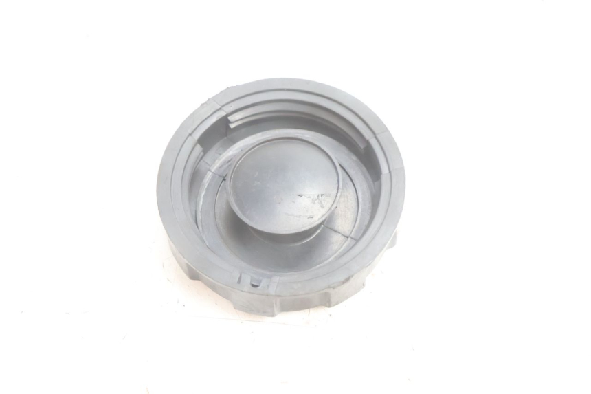 photo de FUEL TANK CAP PEUGEOT KISBEE 4T 50 (2010 - 2017) - Zoom on usage condition