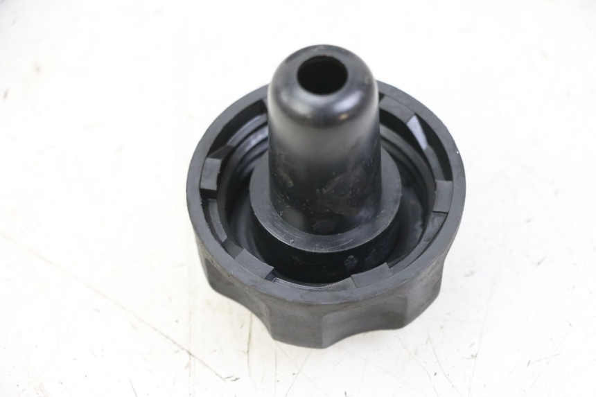 photo de FUEL TANK CAP MBK OVETTO ONE 2T 50 (2013 - 2017) - Zoom on usage condition