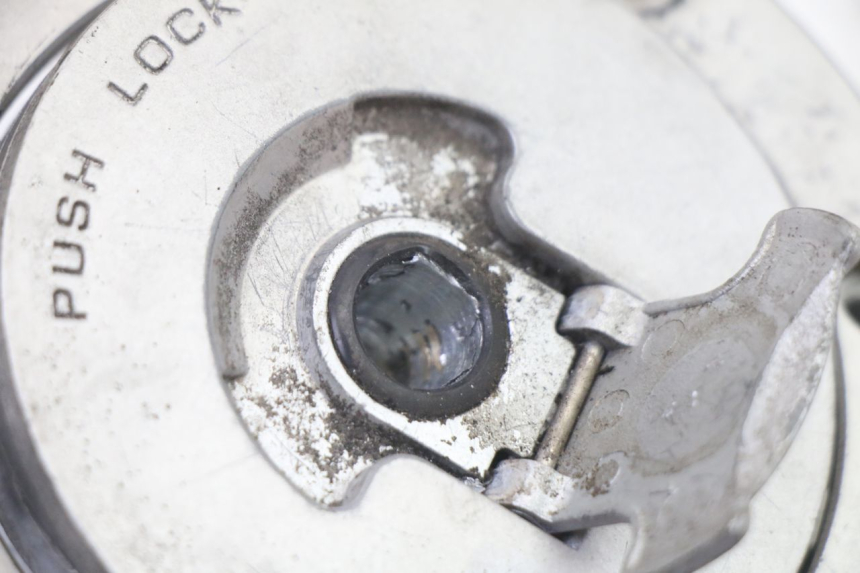 photo de FUEL TANK CAP HONDA NTV DEAUVILLE ABS 700 (2007 - 2016) - Zoom on usage condition