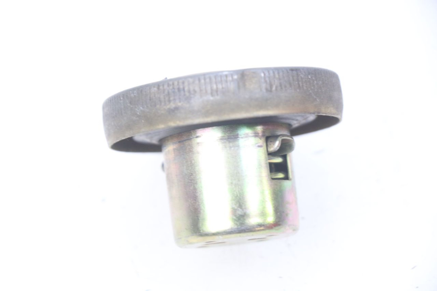 photo de FUEL TANK CAP SYM ORBIT 2 2T 50 (2008 - 2018) - Zoom on usage condition