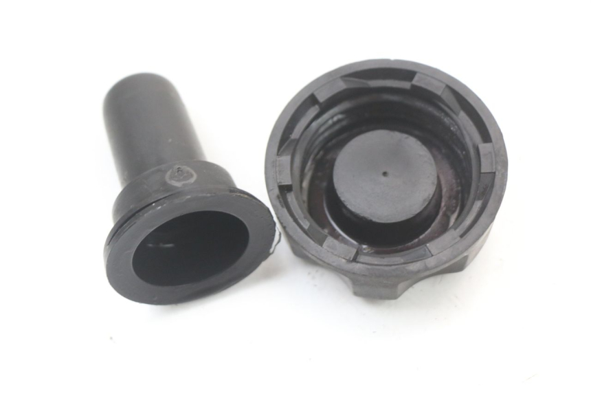 photo de FUEL TANK CAP MBK OVETTO ONE 2T 50 (2013 - 2017) - Zoom on usage condition