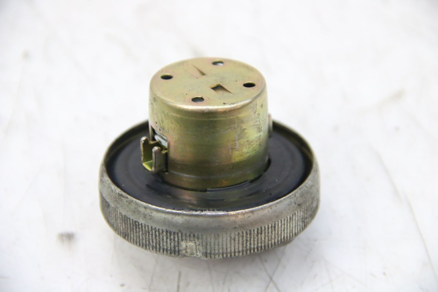 photo de FUEL TANK CAP HONDA PES PS I 125 (2006 - 2012) - Zoom on usage condition