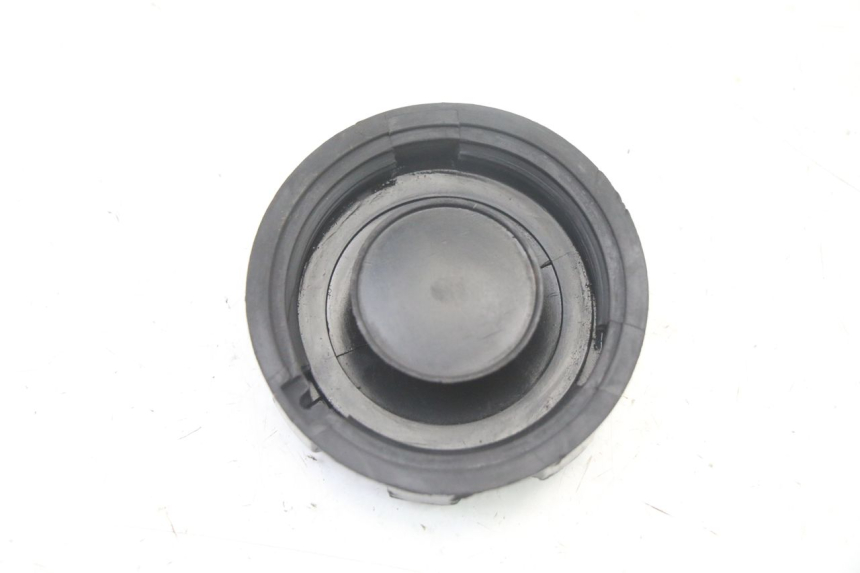 photo de FUEL TANK CAP PEUGEOT KISBEE 2T 50 (2010 - 2017) - Zoom on usage condition