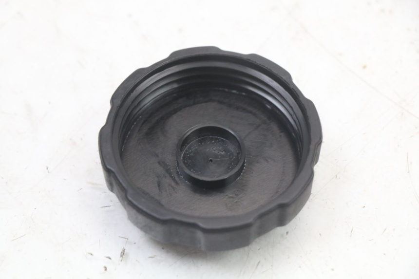 photo de FUEL TANK CAP PEUGEOT SATELIS 125 (2010 - 2012) - Zoom on usage condition