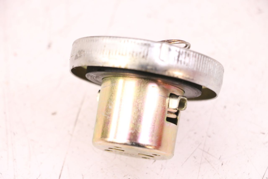 photo de FUEL TANK CAP PEUGEOT TWEET 4T 50 (2023 - 2025) - Zoom on usage condition