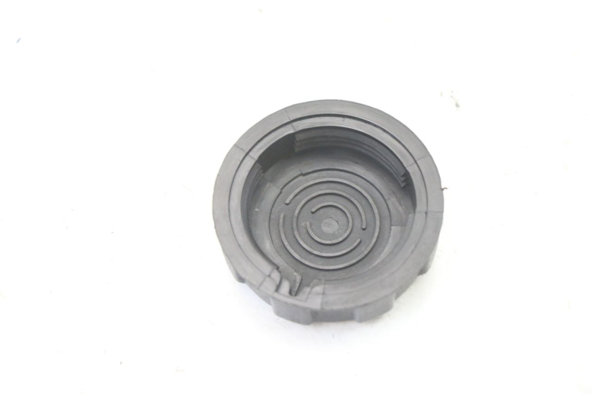 photo de FUEL TANK CAP PEUGEOT VIVACITY 125 (2010 - 2017) - Zoom on usage condition