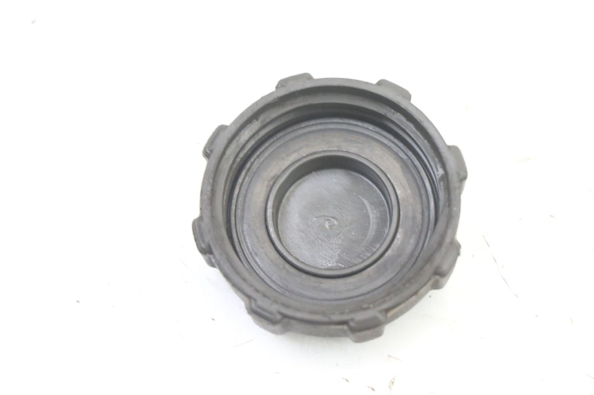 photo de FUEL TANK CAP PIAGGIO VESPA GRANTURISMO 125 (2003 - 2007) - Zoom on usage condition
