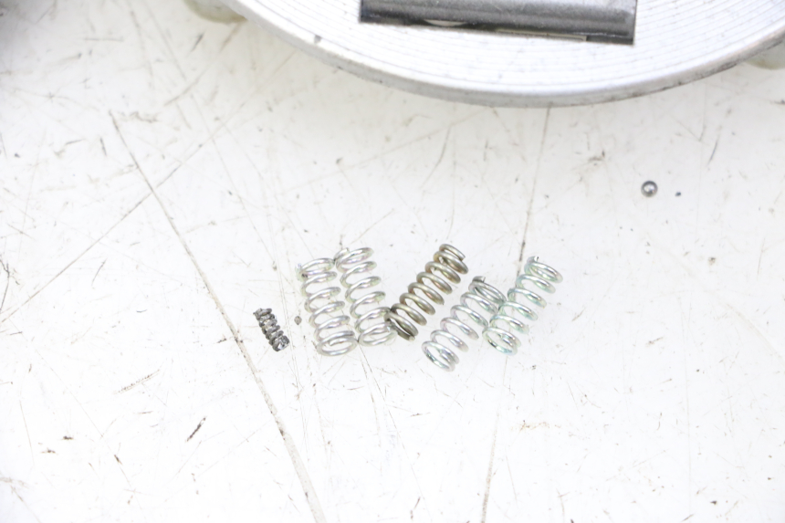 photo de FUEL TANK CAP MAG POWER R-STREET 50 (2016 - 2025) - Zoom on usage condition