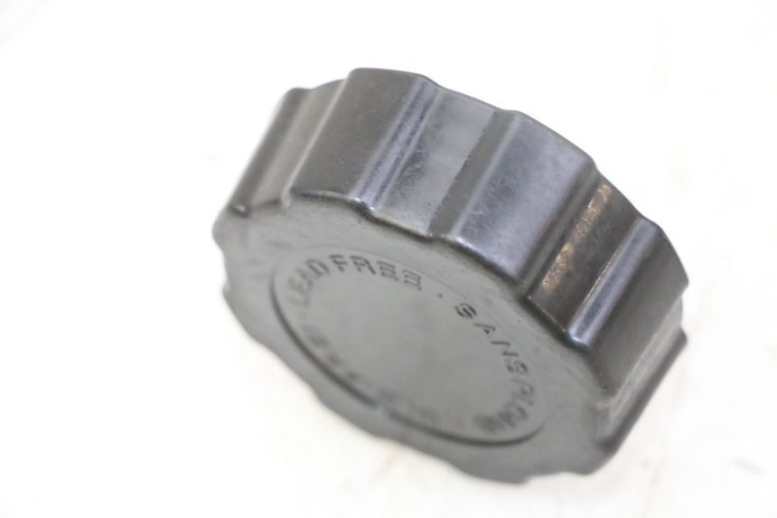 photo de FUEL TANK CAP PEUGEOT SATELIS 125 (2013 - 2018) - Zoom on usage condition