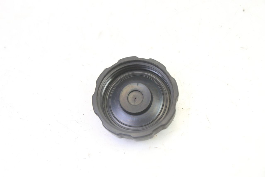 photo de FUEL TANK CAP PEUGEOT SATELIS 125 (2006 - 2009) - Zoom on usage condition