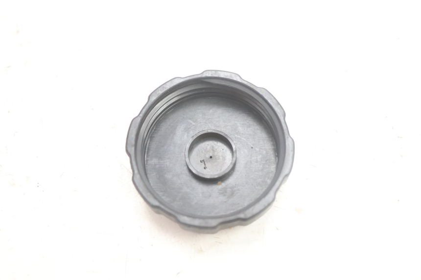 photo de FUEL TANK CAP PEUGEOT SATELIS 125 (2013 - 2018) - Zoom on usage condition