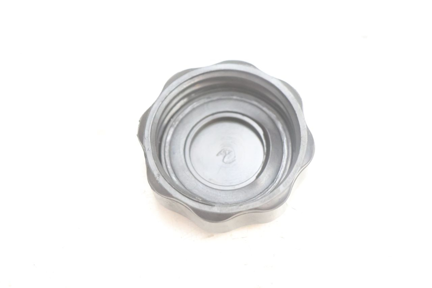photo de FUEL TANK CAP APRILIA SCARABEO GT 125 (1999 - 2007) - Zoom on usage condition