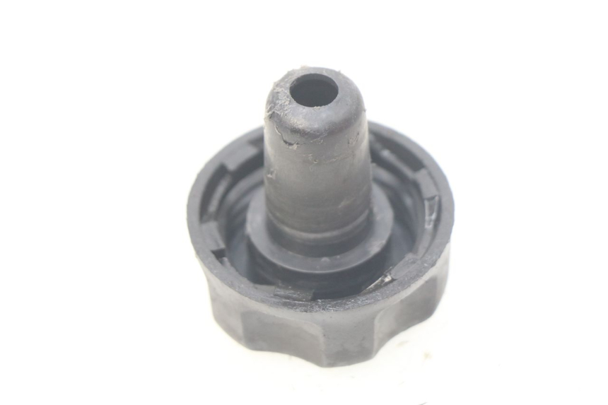 photo de FUEL TANK CAP YAMAHA SLIDER NAKED 50 (2004 - 2018) - Zoom on usage condition