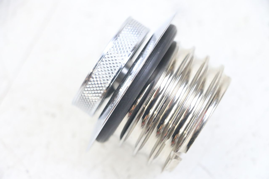 photo de FUEL TANK CAP HARLEY DAVIDSON SPORTSTER XL CUSTOM 1200 (2003 - 2004) - Alternative perspective