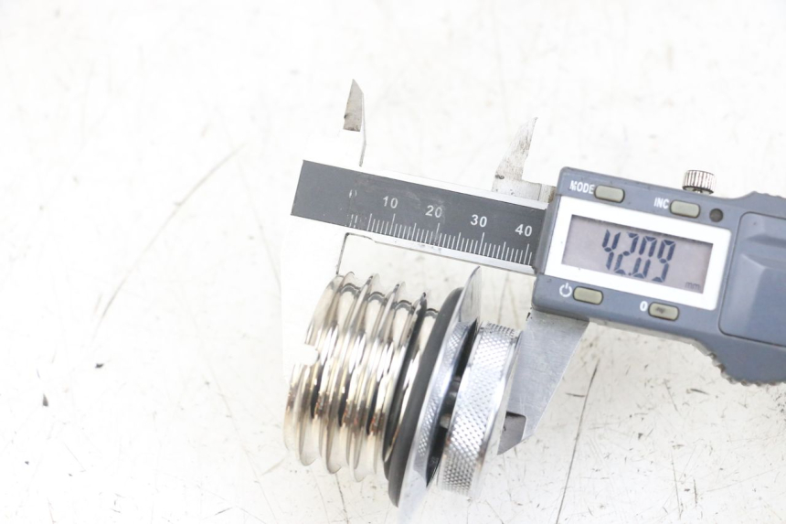 photo de FUEL TANK CAP HARLEY DAVIDSON SPORTSTER XL CUSTOM 1200 (2003 - 2004) - Surface and material condition