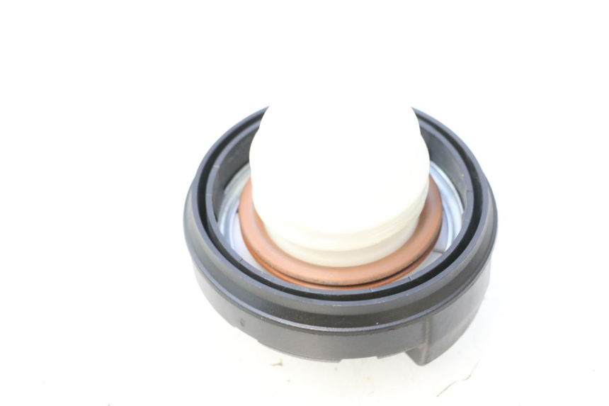 photo de FUEL TANK CAP CAN-AM SPYDER RS 1000 (2008 - 2012) - Zoom on usage condition