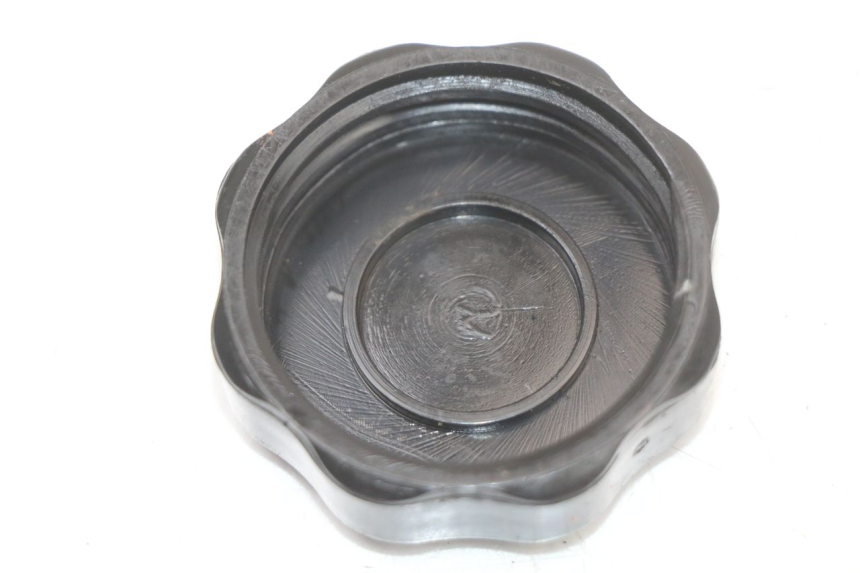 photo de FUEL TANK CAP APRILIA SR CARB LC 2T 50 (2004 - 2012) - Zoom on usage condition