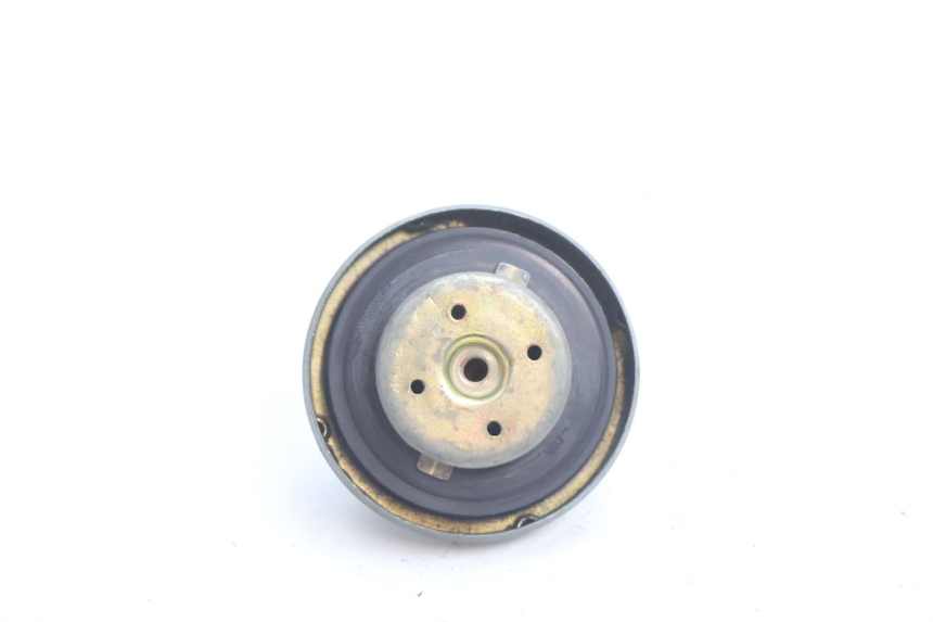 photo de FUEL TANK CAP HONDA ST PAN EUROPEAN 1100 (1990 - 2002) - Alternative perspective