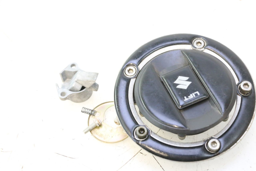 photo de FUEL TANK CAP SUZUKI SV S 650 (2003 - 2009) - Fixing points details