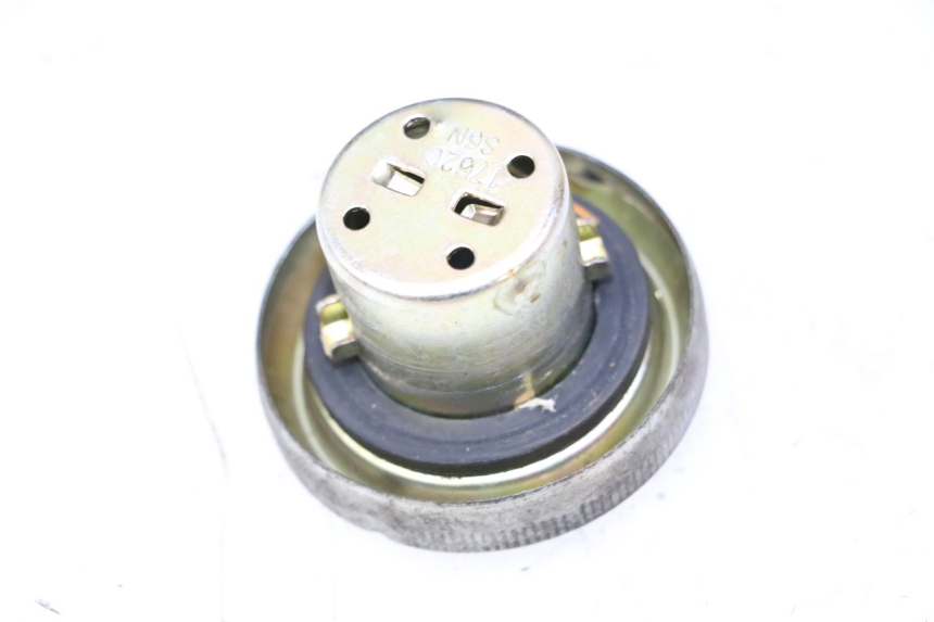 photo de FUEL TANK CAP PEUGEOT TWEET PRO CARGO 50 (2018 - 2022) - Zoom on usage condition