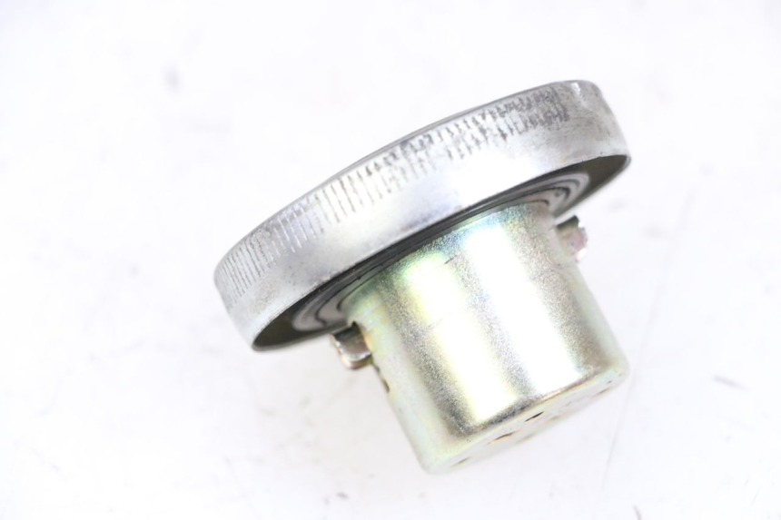 photo de FUEL TANK CAP PEUGEOT TWEET PRO EFI 4T 50 (2021 - 2022) - Zoom on usage condition