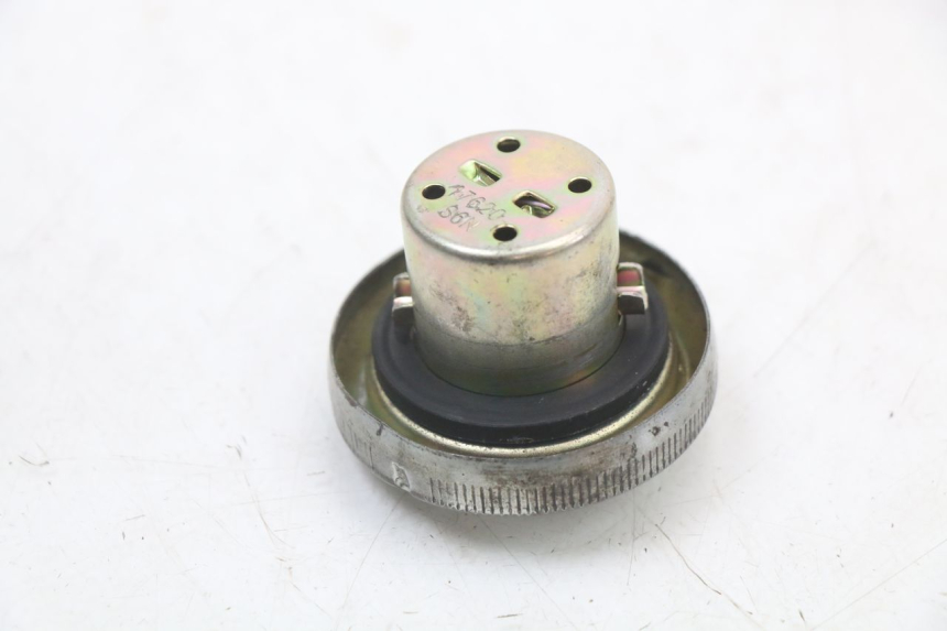 photo de FUEL TANK CAP PEUGEOT TWEET 125 (2018 - 2021) - Zoom on usage condition