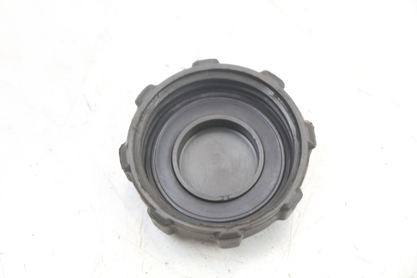 photo de FUEL TANK CAP PIAGGIO TYPHOON 80 (1994 - 1997) - Zoom on usage condition