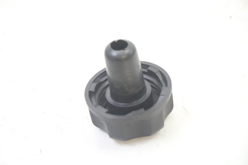 photo de FUEL TANK CAP YAMAHA WHY 50 (1998 - 2000) - Alternative perspective