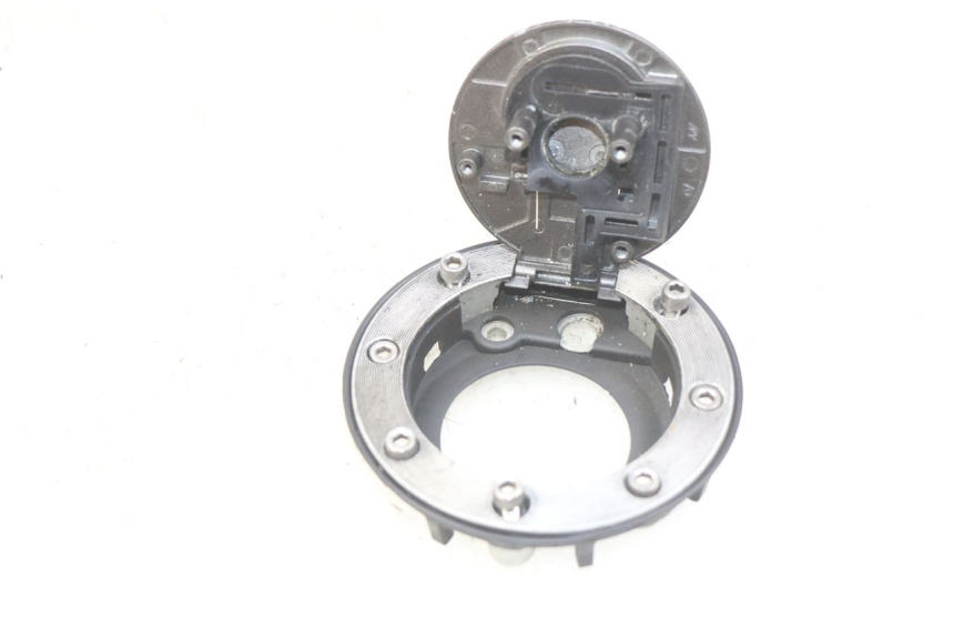 photo de FUEL TANK CAP SYM WOLF SB 125 (2011 - 2018) - Zoom on usage condition