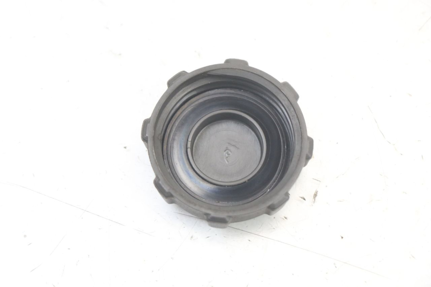 photo de FUEL TANK CAP PIAGGIO XEVO - X EVO 125 (2007 - 2017) - Zoom on usage condition