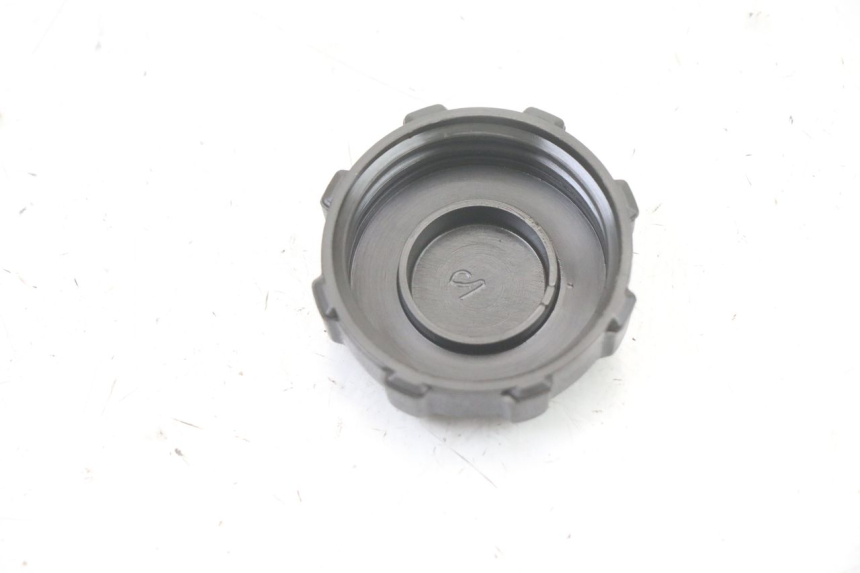 photo de FUEL TANK CAP PIAGGIO XEVO - X EVO 125 (2007 - 2017) - Zoom on usage condition