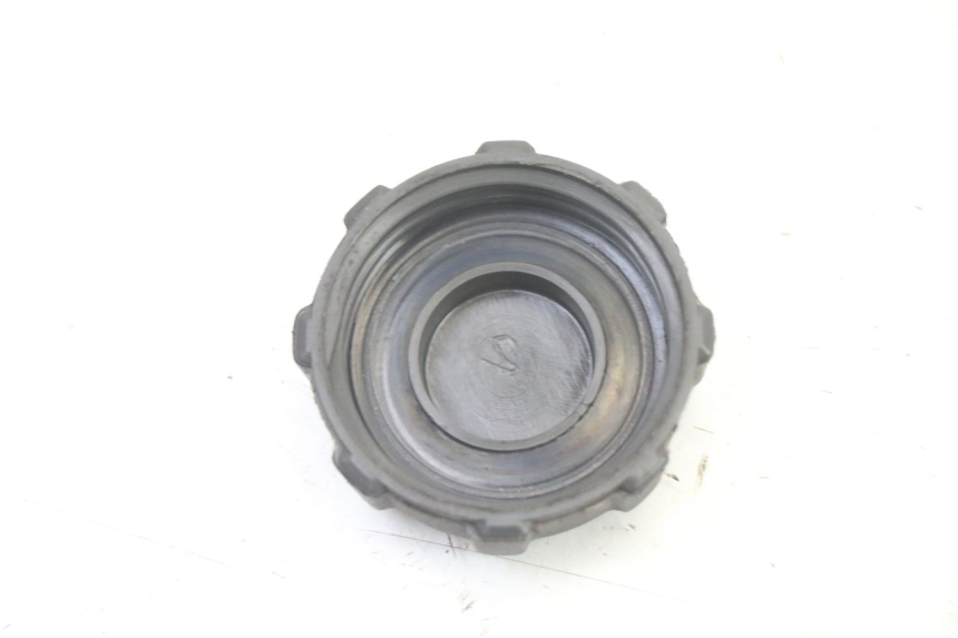 photo de FUEL TANK CAP PIAGGIO XEVO - X EVO 125 (2007 - 2017) - Zoom on usage condition