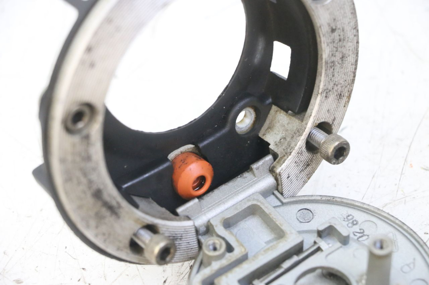 photo de FUEL TANK CAP YAMAHA XJ6 ABS 600 (2008 - 2016) - Zoom on usage condition