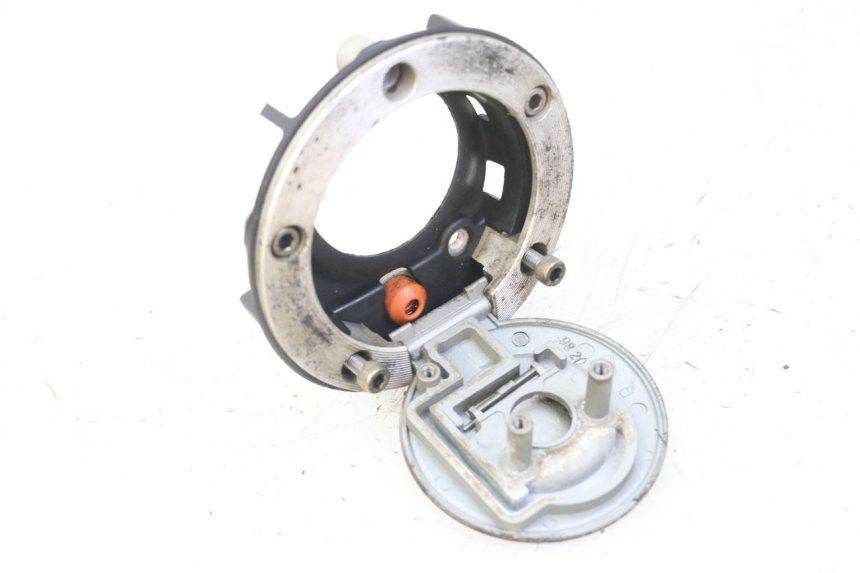 photo de FUEL TANK CAP YAMAHA XJ6 ABS 600 (2008 - 2016) - Alternative perspective