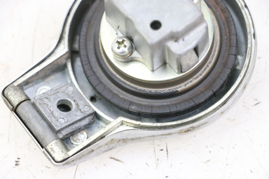 photo de FUEL TANK CAP YAMAHA SR 125 (1982 - 2003) - Technical close-up