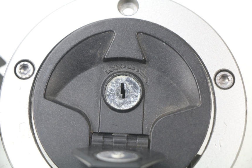 photo de FUEL TANK CAP KAWASAKI Z ABS 750 (2007 - 2013) - Additional view of the item