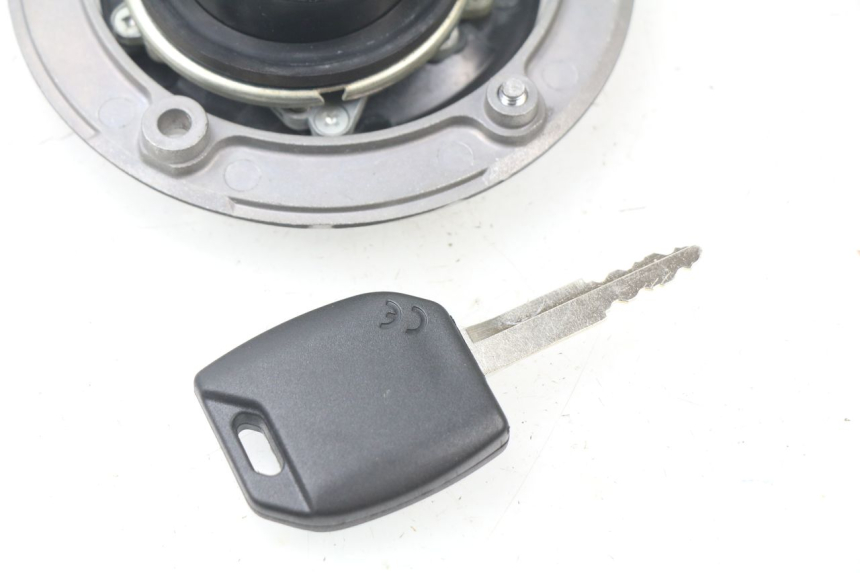 photo de FUEL TANK CAP KAWASAKI Z ABS 750 (2007 - 2013) - Alternative perspective