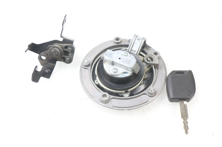 photo de FUEL TANK CAP KAWASAKI Z ABS 750 (2007 - 2013) - Fixing points details