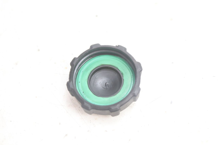 photo de FUEL TANK CAP PIAGGIO ZIP IGET 4T 50 (2021 - 2023) - Zoom on usage condition