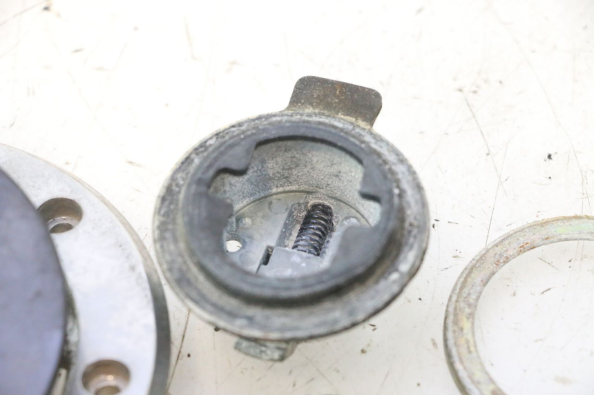 photo de FUEL TANK CAP KAWASAKI ZZR 600 (1995 - 2004) - Alternative perspective