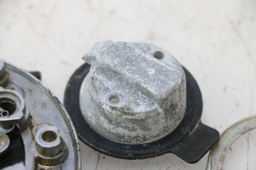 photo de FUEL TANK CAP KAWASAKI ZZR 600 (1995 - 2004) - Surface and material condition