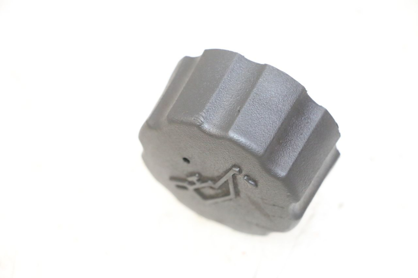 photo de OIL TANK CAP PEUGEOT ELYSTAR 50 (2002 - 2014) - Zoom on usage condition