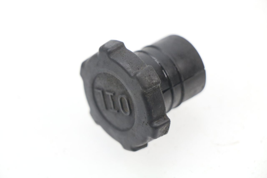 photo de OIL TANK CAP PIAGGIO FLY 2T 50 (2004 - 2017) - Zoom on usage condition