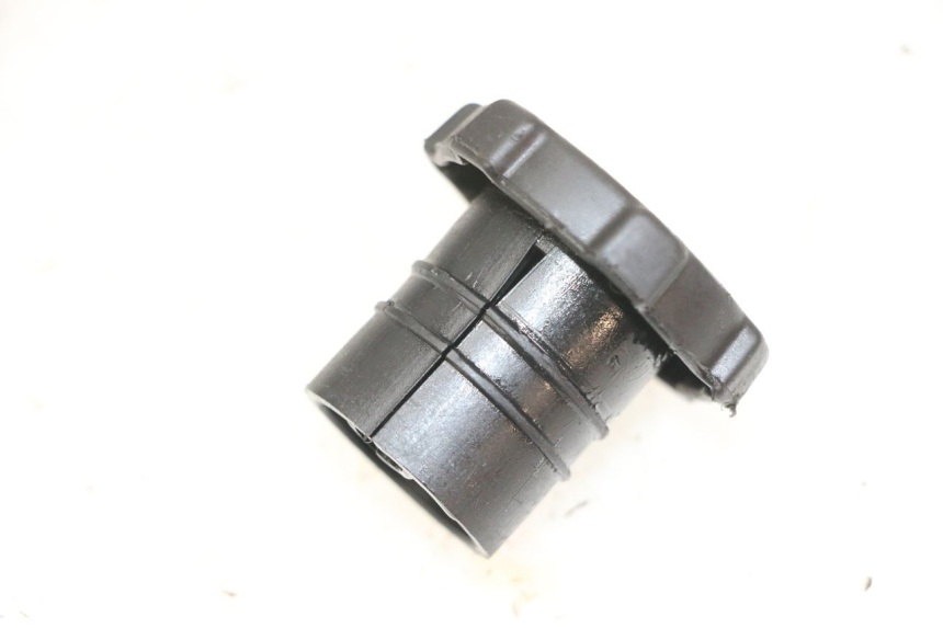 photo de OIL TANK CAP PIAGGIO FLY 2T 50 (2004 - 2017) - Zoom on usage condition