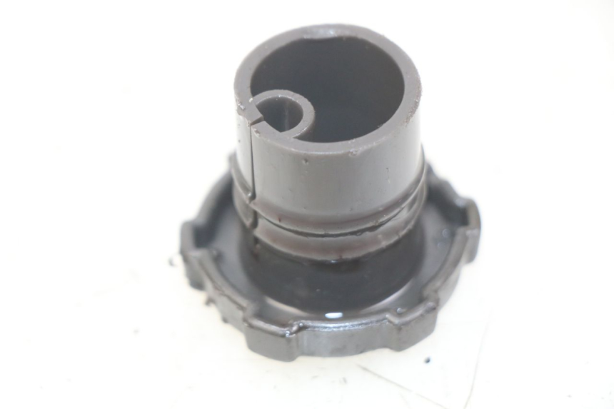 photo de OIL TANK CAP PIAGGIO VESPA PRIMAVERA 2T 50 (2013 - 2018) - Zoom on usage condition