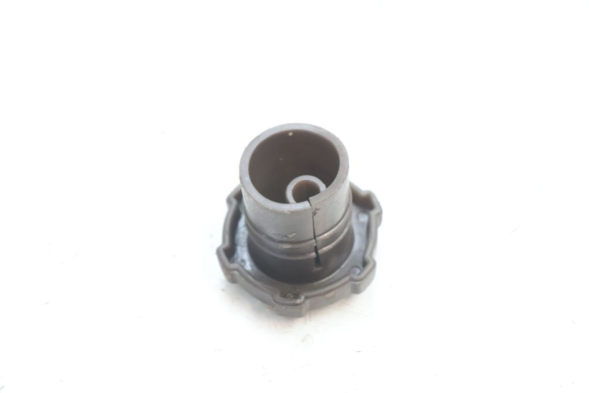 photo de OIL TANK CAP PIAGGIO VESPA PRIMAVERA 2T 50 (2013 - 2018) - Alternative perspective