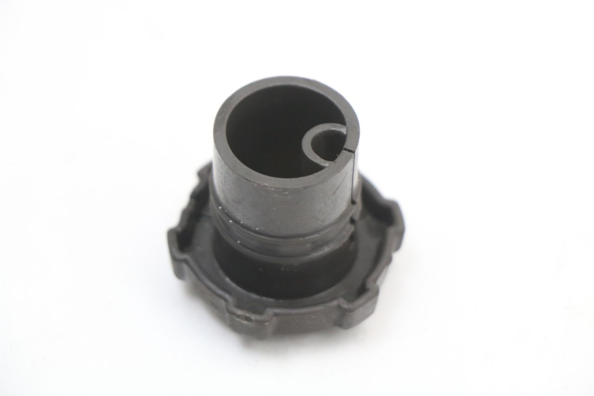 photo de OIL TANK CAP PIAGGIO VESPA S 2T 50 (2007 - 2014) - Alternative perspective