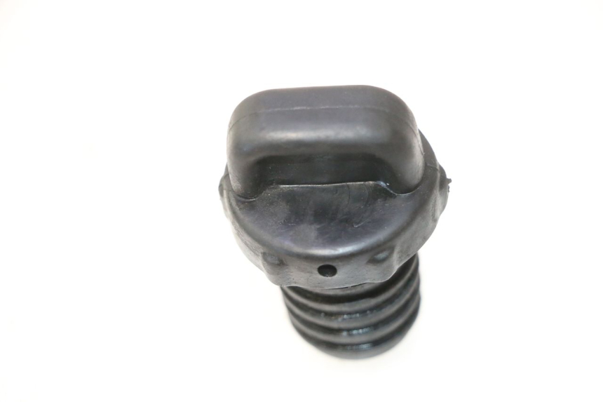 photo de OIL TANK CAP PEUGEOT VIVACITY NEW 2T 50 (2008 - 2017) - Zoom on usage condition
