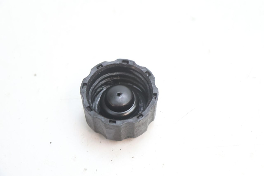 photo de OIL TANK CAP PEUGEOT VIVACITY 50 (1998 - 2003) - Zoom on usage condition